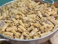 פסטה פנה עם רוטב לבחירה