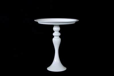 מעמד עוגה לבן